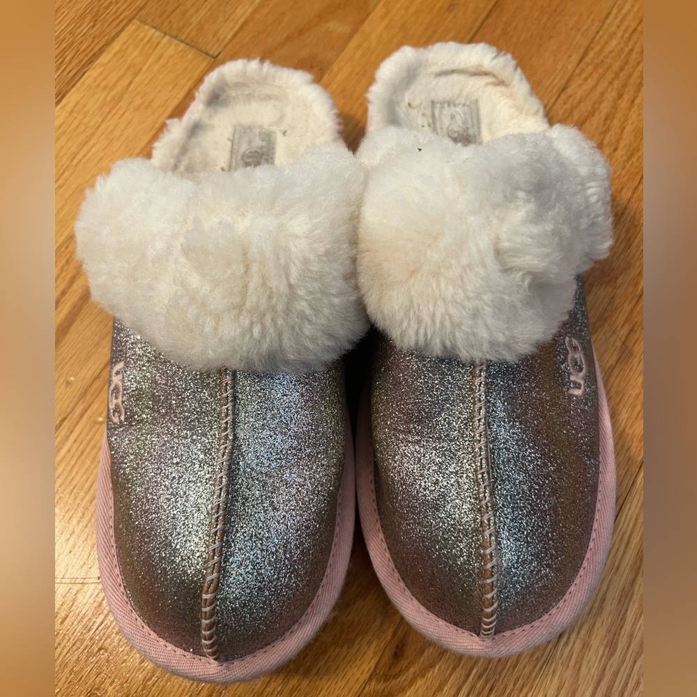 - Ugg glitter Slippers